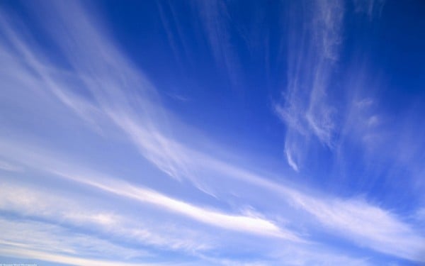 Beyaz mavi bulutlar