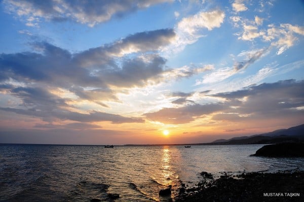 akçay gün batımı ve tekneler