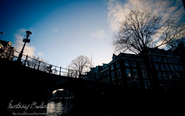 Amsterdam köprü silüeti