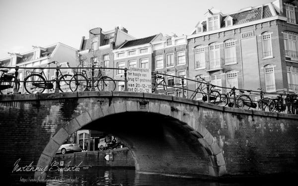 Amsterdam siyah beyaz manzara
