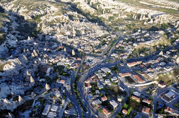 balonlar ve kapadokya sokakları