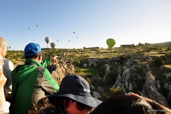 balonlar ve turistler