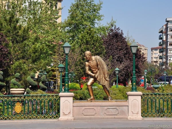 eskişehir sarı heykel