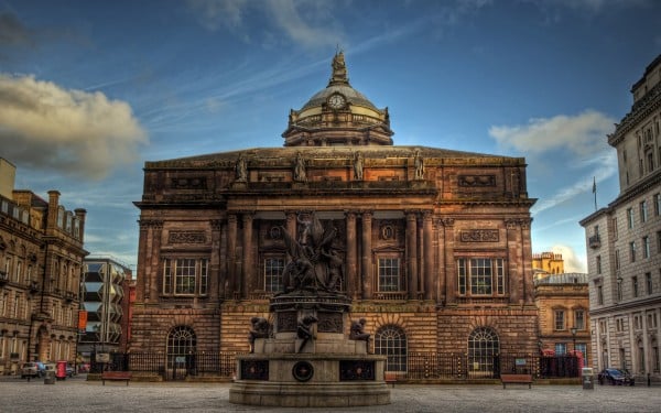 liverpool şehir meydanı