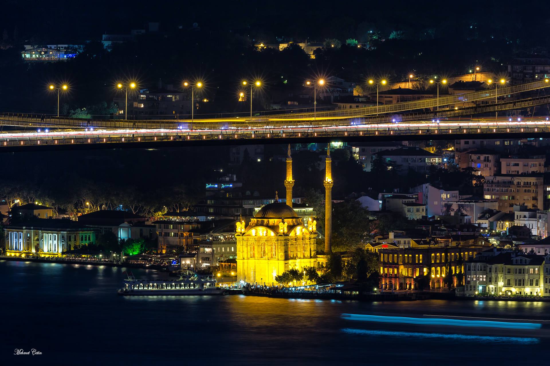 Gece ve Ortaköy manzarası