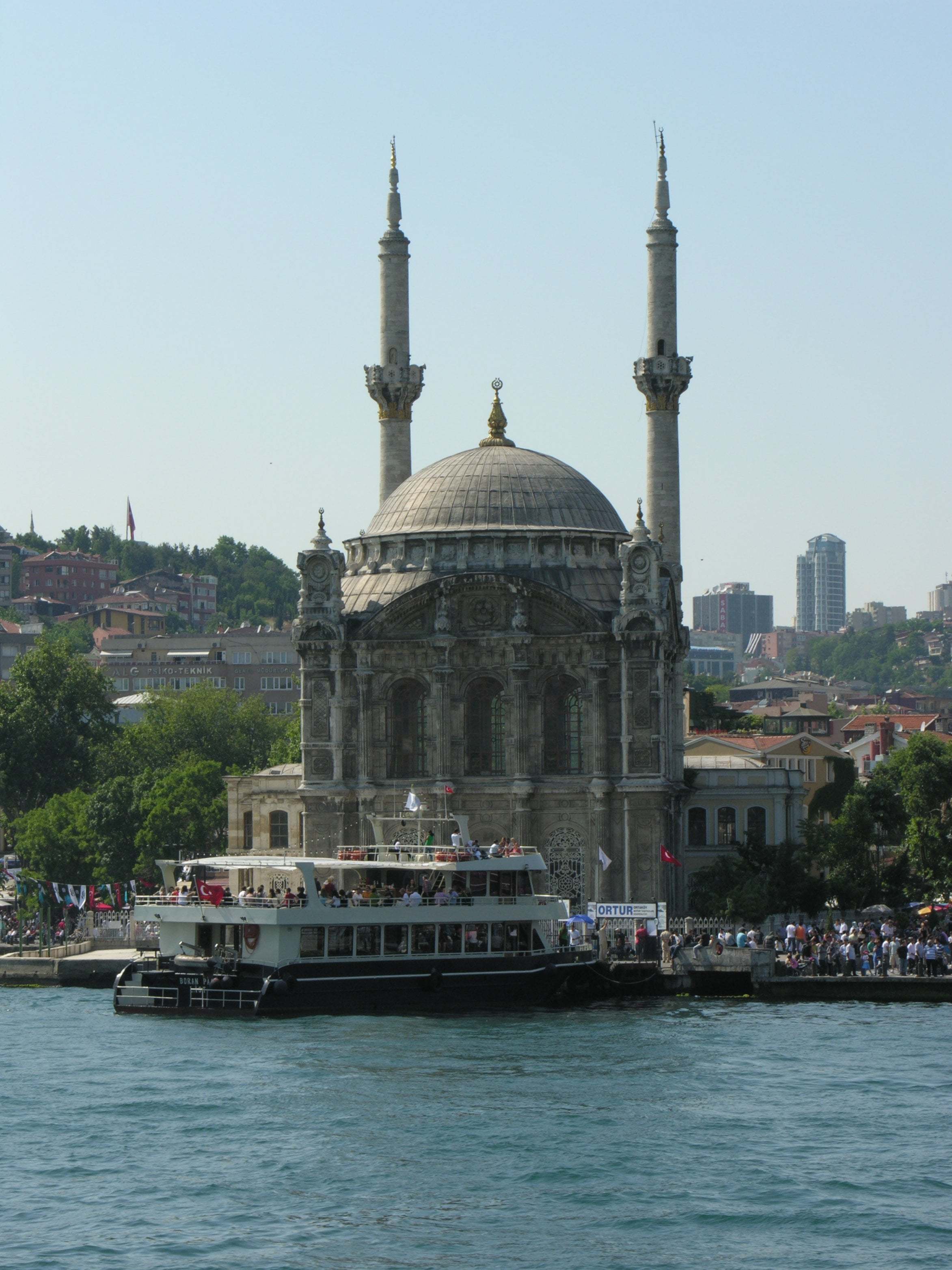 Ortaköy Camii