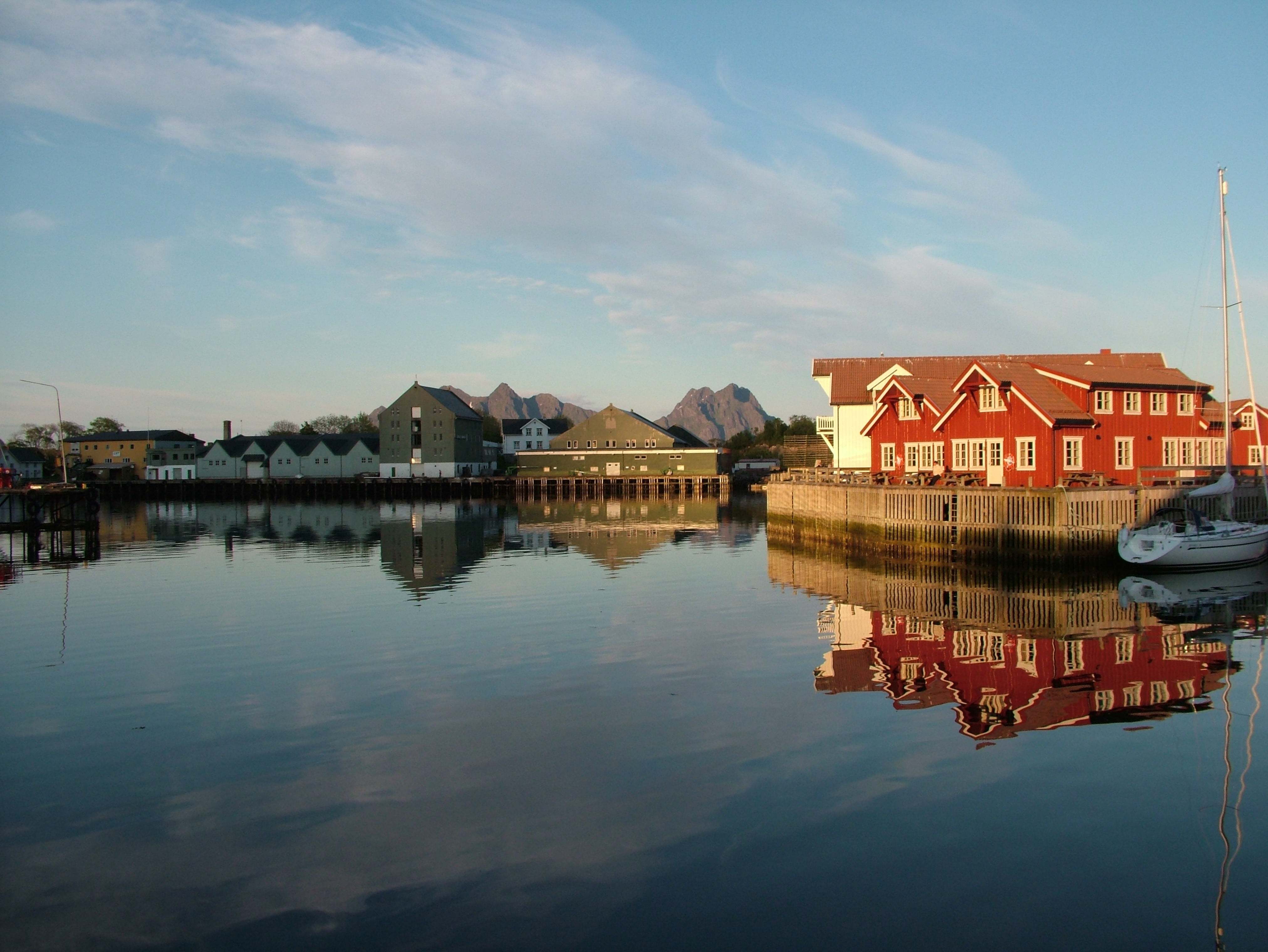 Svolvaer_Hafen_abends-Norvec-20