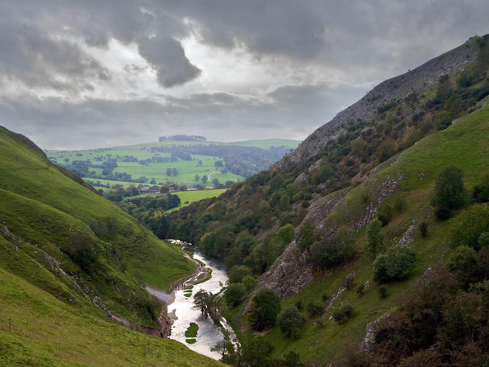 dovedale-valley-hills