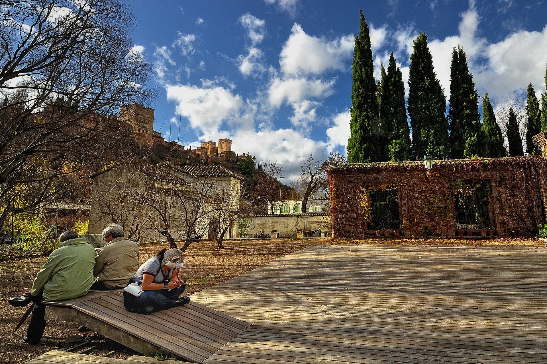 el hamra sarayı bahçesi