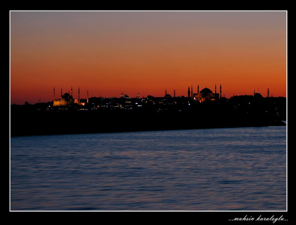 gün ağarınca boynum bükülür