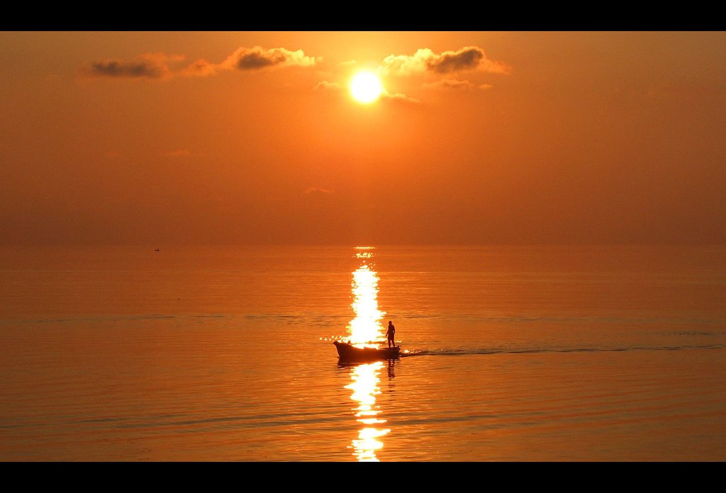 gün batımı ve balıkçı