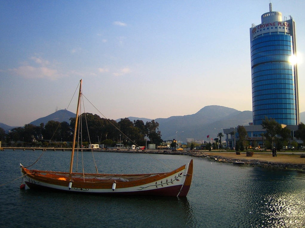 izmir crowne plaza