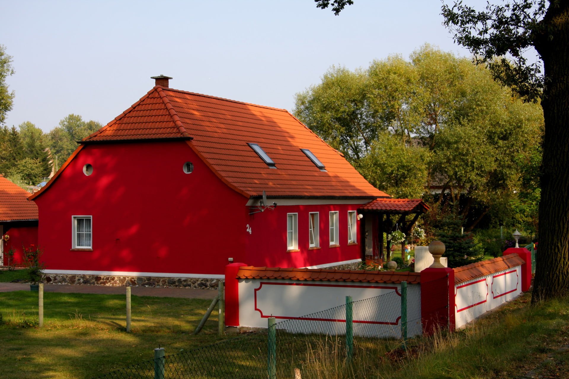 kırmızı ev