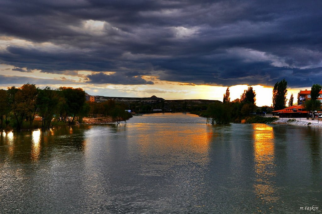 kızılırmak ve bulutlar