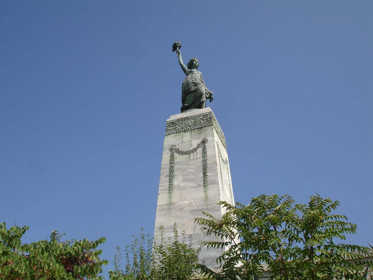 lesvos adası heykeli