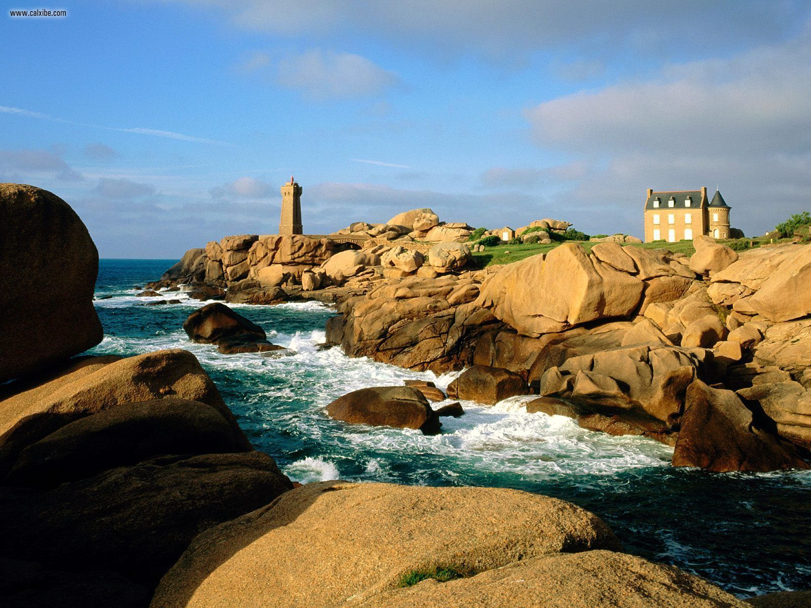 ploumanach_rocks_and_lighthouse_bretagne_france-1298135031