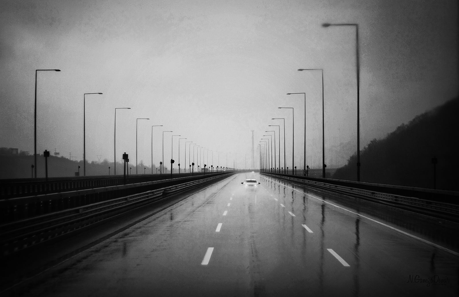 siyah beyaz yol manzarası