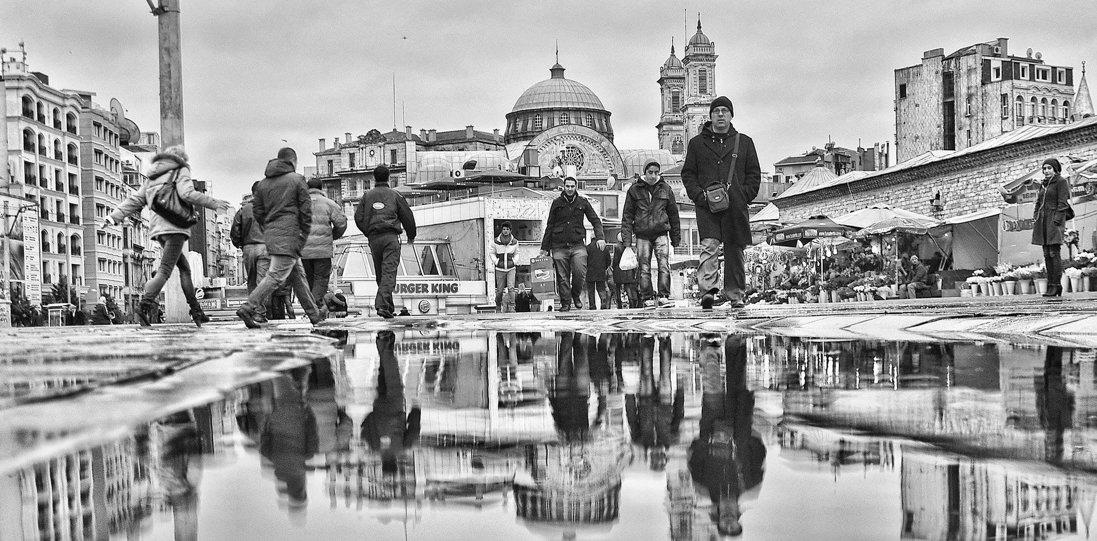 taksim meydanı - siyah beyaz
