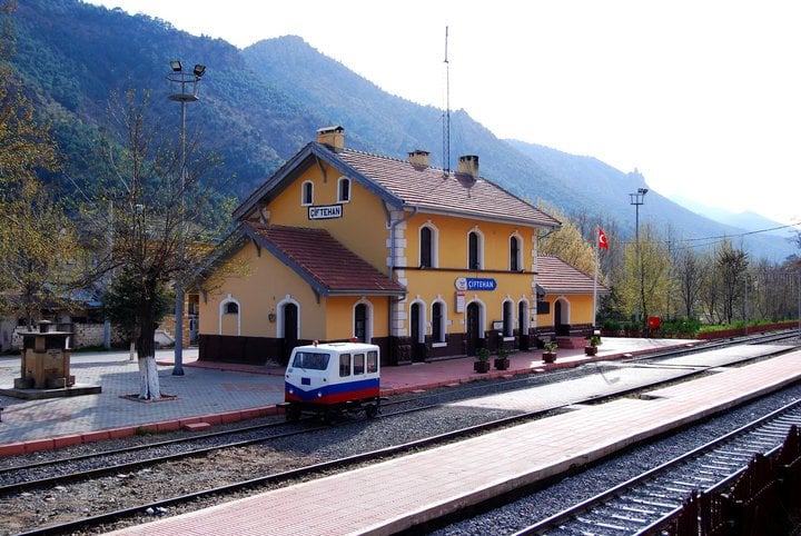 çiftehan tren istasyonu