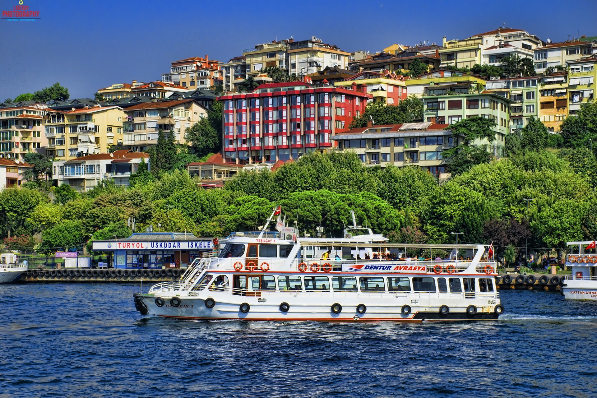 üsküdar sahildeki tekne